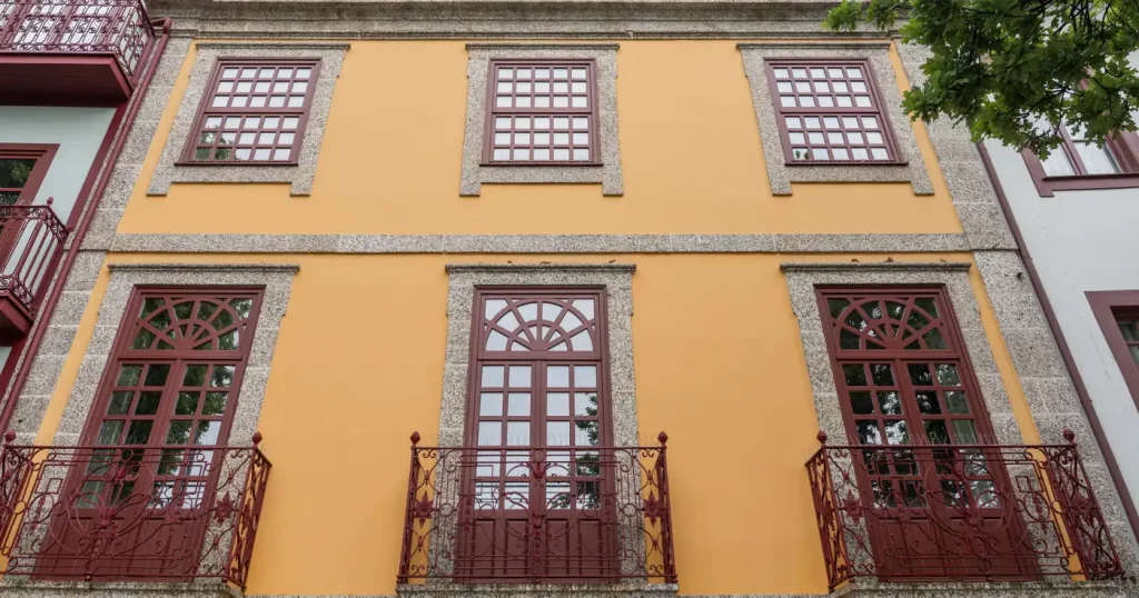 Fachada de Prédio de Alojamento Local em Guimarães gerido pela Host Wise